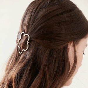 Daisy Outline Hair Pin – Floral & Elegant