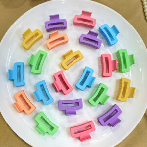 Medium Matte Hair Claw – Soft & Stylish