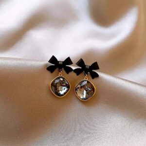 velvet night bow earring